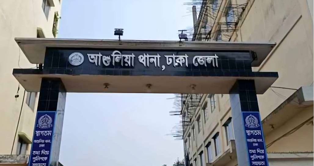 আশুলিয়ায় বন্ধুকে বাসায় ডেকে কুপিয়ে হত্যা, ঘটনায় আটক ৩