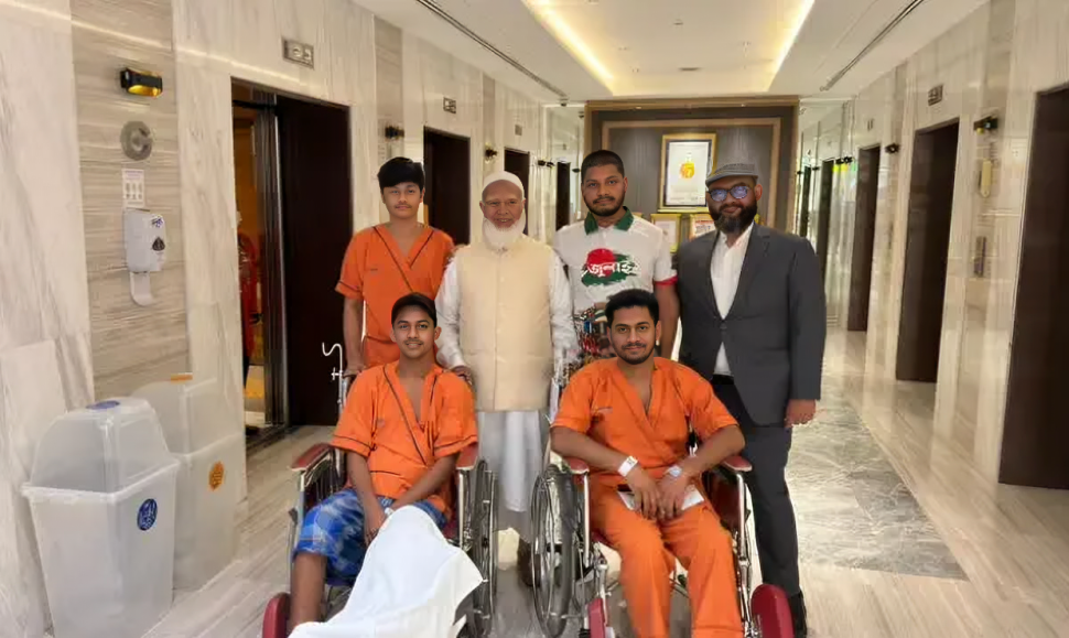 ব্যাংককের হাসপাতালে চিকিৎসাধীন জুলাই যোদ্ধাদের দেখতে গেলেন জামায়াত আমির, নিলেন খোঁজখবর