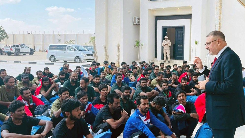 লিবিয়া থেকে দেশে ফিরলেন ১৭৫ বাংলাদেশি