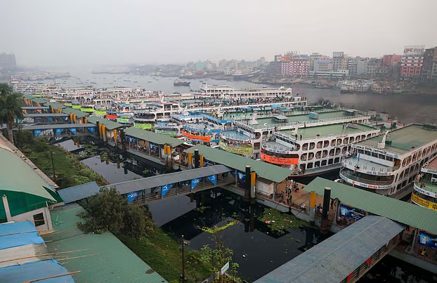 জ্বালানি তেলের দাম বাড়তেই ৪২% ভাড়া বাড়াতে চান লঞ্চমালিকেরা!