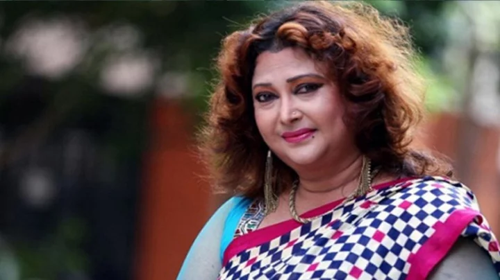 সংরক্ষিত আসনে সংসদ সদস্য হতে চান রিনা খান