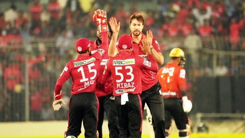 বিপিএলের শিরোপাজয়ী ক্রিকেটার এক ওভারে দিলেন ৩৮ রান