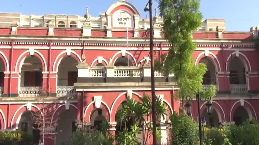 কিশোরীকে টিকটক তারকা বানানোর প্রলোভনে পতিতালয়ে বিক্রি!