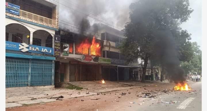 ঝিনাইদহে বিএনপি কার্যালয়ে আগুন, ৪৬৮ জনের নামে মামলা