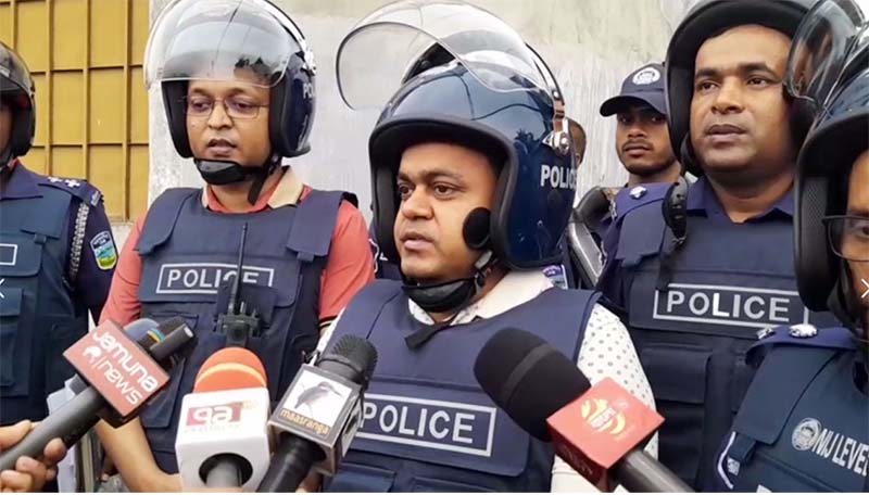 নেত্রকোণার সেই বাড়িতে কাউকে পাওয়া যায়নি, অস্ত্র-হ্যান্ডকাফ উদ্ধার