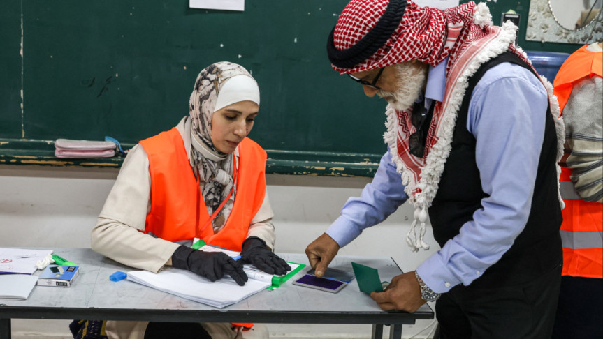 যুদ্ধের ধ্বংসস্তূপে গণতন্ত্রের স্পন্দন: গাজা–পশ্চিম তীরে ভোট দিলেন ফিলিস্তিনিরা