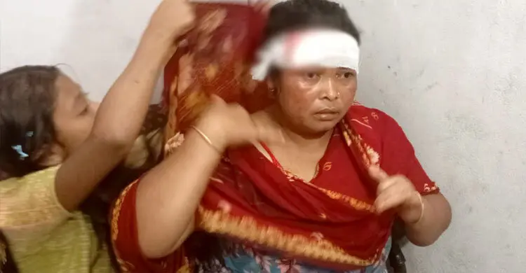 কিস্তির টাকা না পাওয়ায় গ্রাহকের মাথা ফাটালেন ব্র্যাককর্মী!