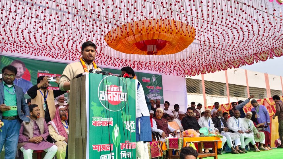 ভোটকেন্দ্র দখলকারীরা বাড়ি থেকে দোয়া নিয়ে আসবেন: হাসনাত
