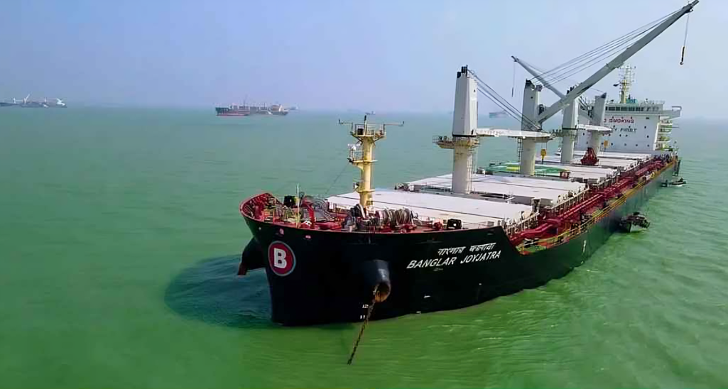 হরমুজ প্রণালি পার হওয়ার অনুমতি পেল না বাংলাদেশি জাহাজ, শারজায় ফেরার নির্দেশ