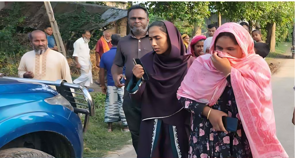 ঋণের ২৫ হাজার টাকা পরিশোধ না করায় গৃহবধূ গ্রেপ্তার