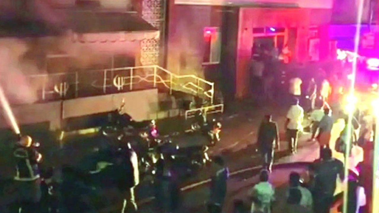 হাসপাতালে আইসিইউতে আগুন, নিহত ১০