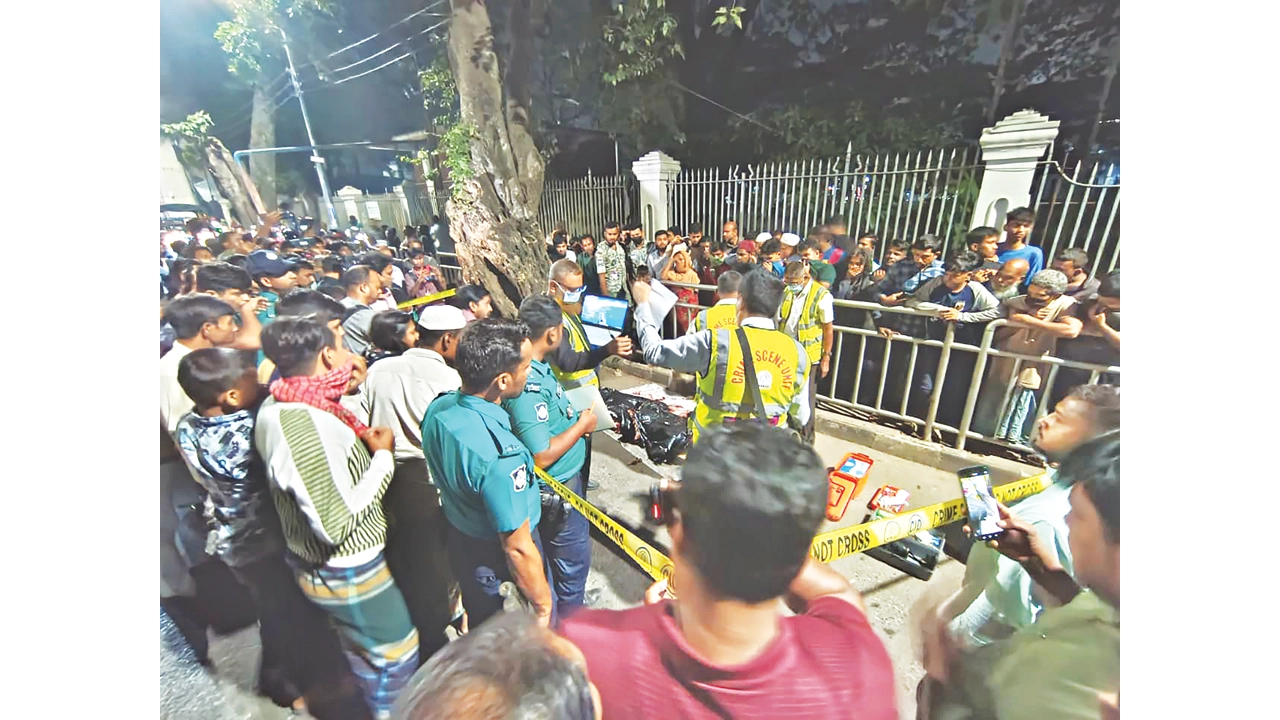 বাবা হাসপাতালের বেডে, ঢাকায় ড্রামে ছেলের ২৬ টুকরা লাশ মিললো