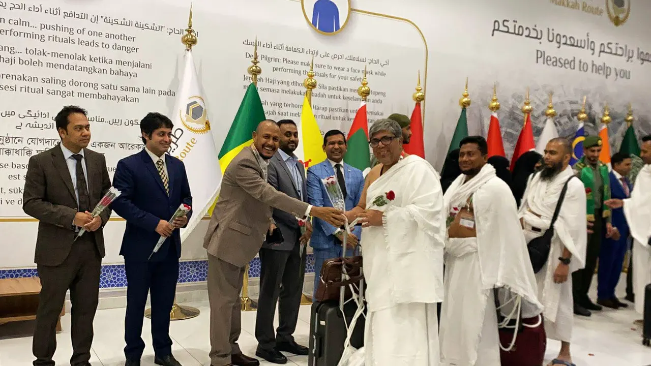 বাংলাদেশের প্রথম হজ ফ্লাইট সফলভাবে জেদ্দা পৌঁছেছে!