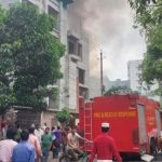 বগুড়ায় খেজুরের গুদামে ভয়াবহ আগুন