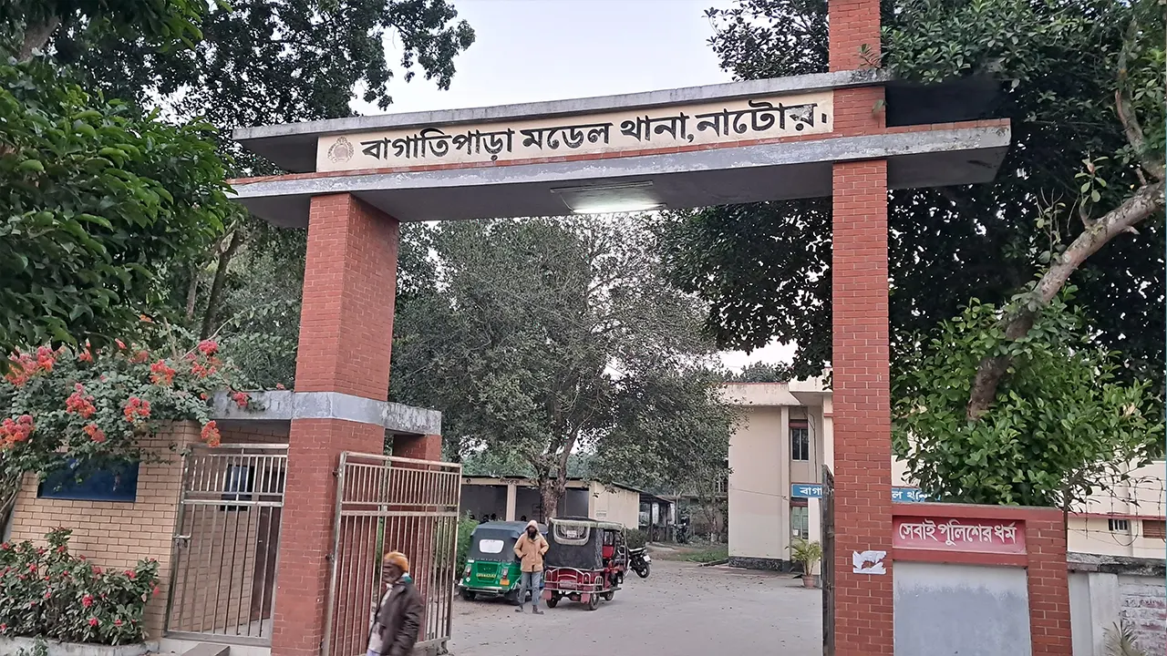 মোবাইল ফোন না পেয়ে মায়ের সাথে অভিমান, তরুণীর আত্মহত্যা
