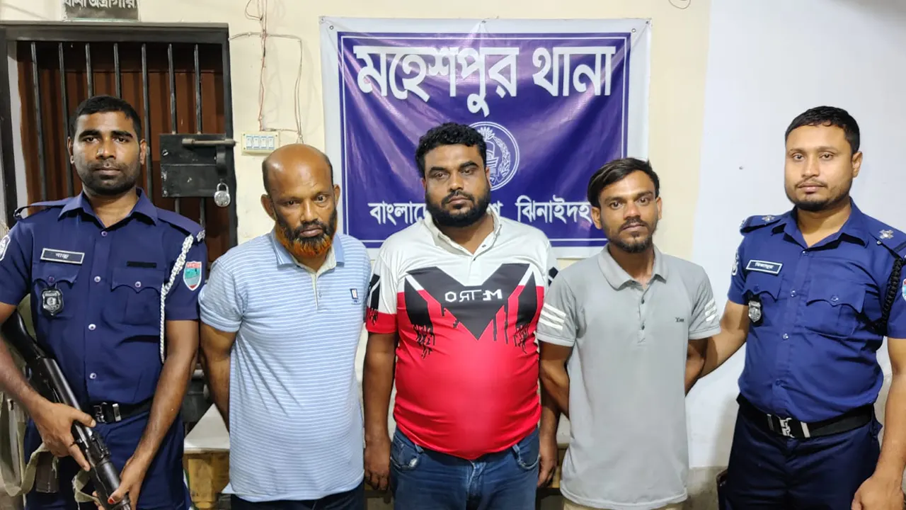 ভাতিজার সহযোগিতায় চাচির ৬ লাখ টাকা ছিনতাই!