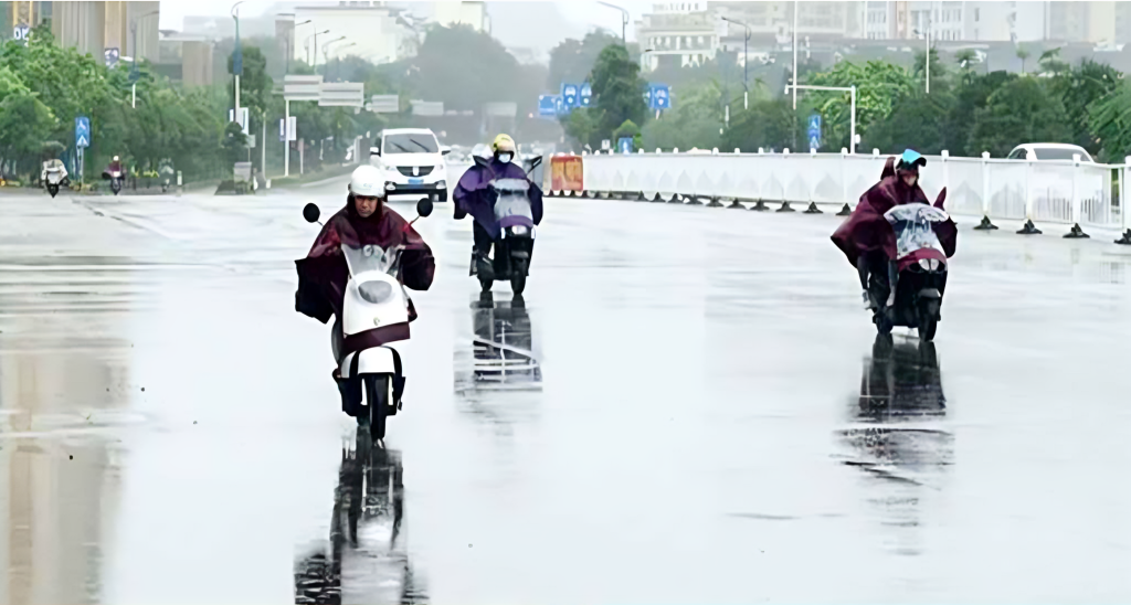 চীনে একসঙ্গে ঝড়-বৃষ্টি-তুষারপাত, জারি নীল সতর্কতা