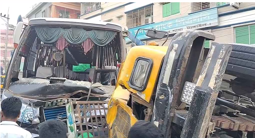 ঘাটাইলে ভয়াবহ সড়ক দুর্ঘটনা: বাস-ট্রাক সংঘর্ষে নিহত ২