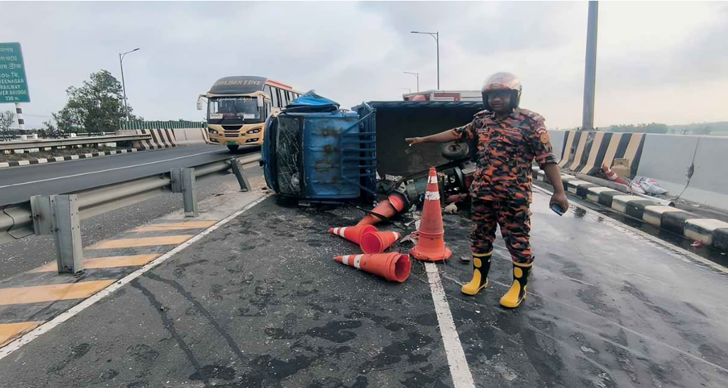 ঢাকা-মাওয়া এক্সপ্রেসওয়েতে পৃথক দুর্ঘটনায় নিহত ১, আহত ৫