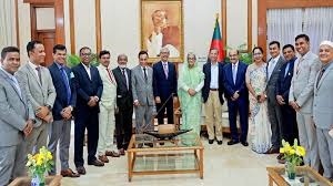 হঠাৎ কেন আওয়ামী দোসরদের পাসপোর্টে নমনীয় সরকার