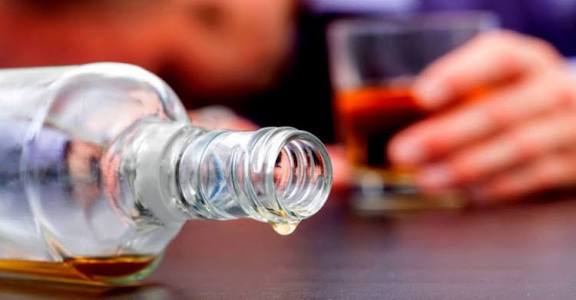 মদ্যপানে অসুস্থ হয়ে কলেজছাত্রের মৃত্যু