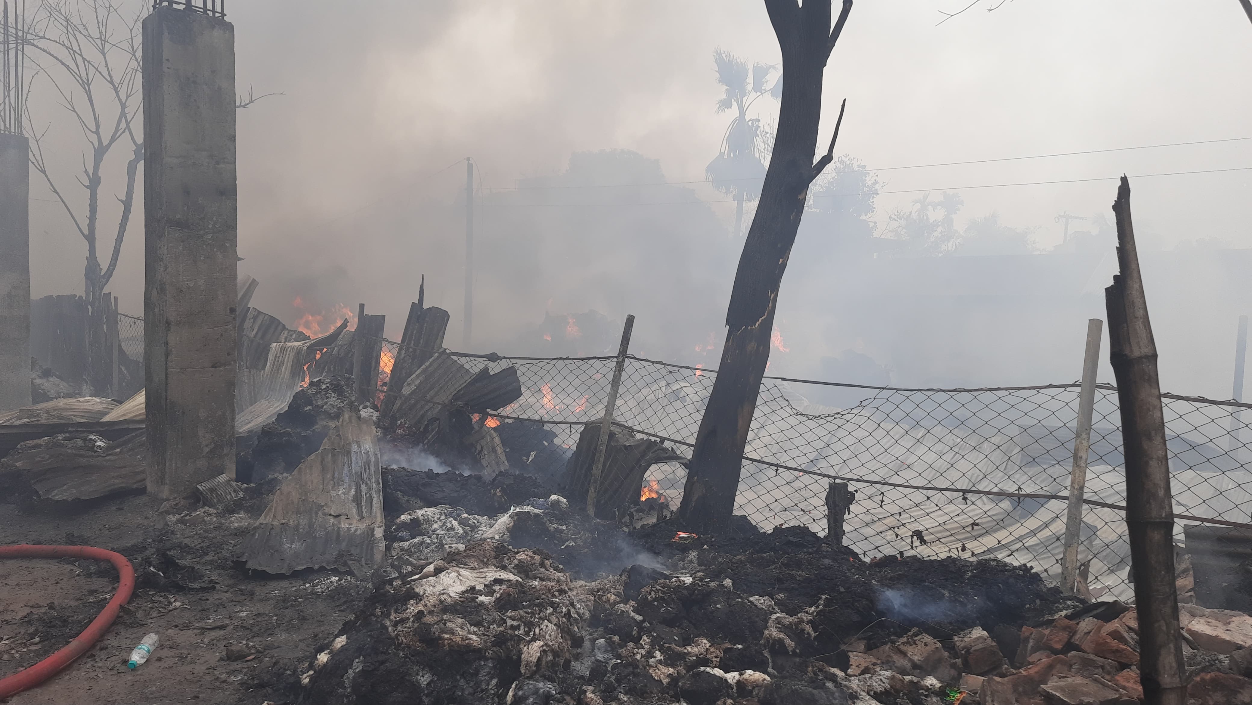 গাজীপুরে ঝুটের গোডাউনে ভয়াবহ অগ্নিকাণ্ড, ব্যাপক ক্ষয়ক্ষতি