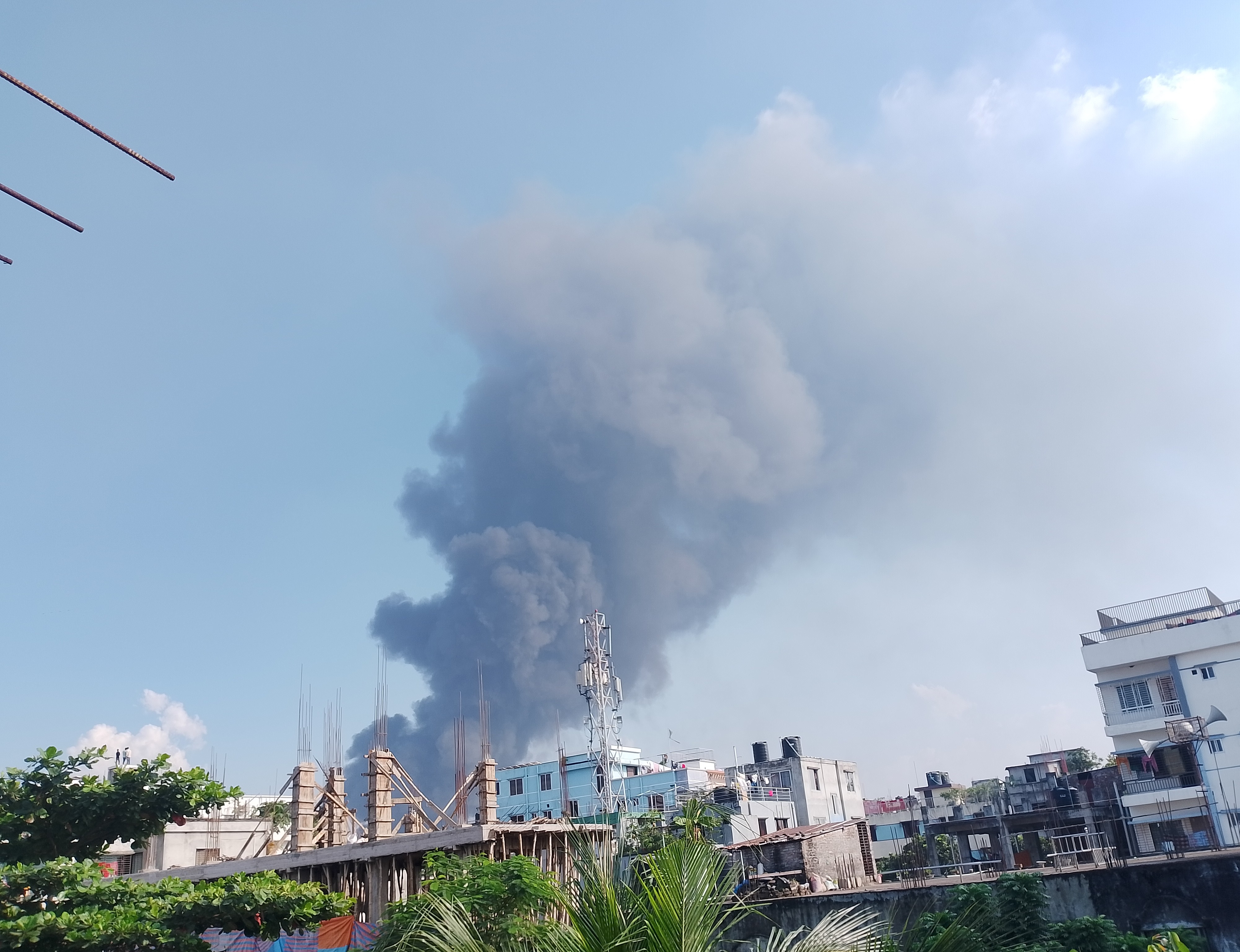 শাহজালাল আন্তর্জাতিক বিমানবন্দরে আগুন, নিয়ন্ত্রণে কাজ করছে ৭ ইউনিট