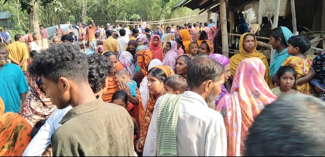 নওগাঁয় এক পরিবারের ৪ জনকে গলা কেটে হত্যা!