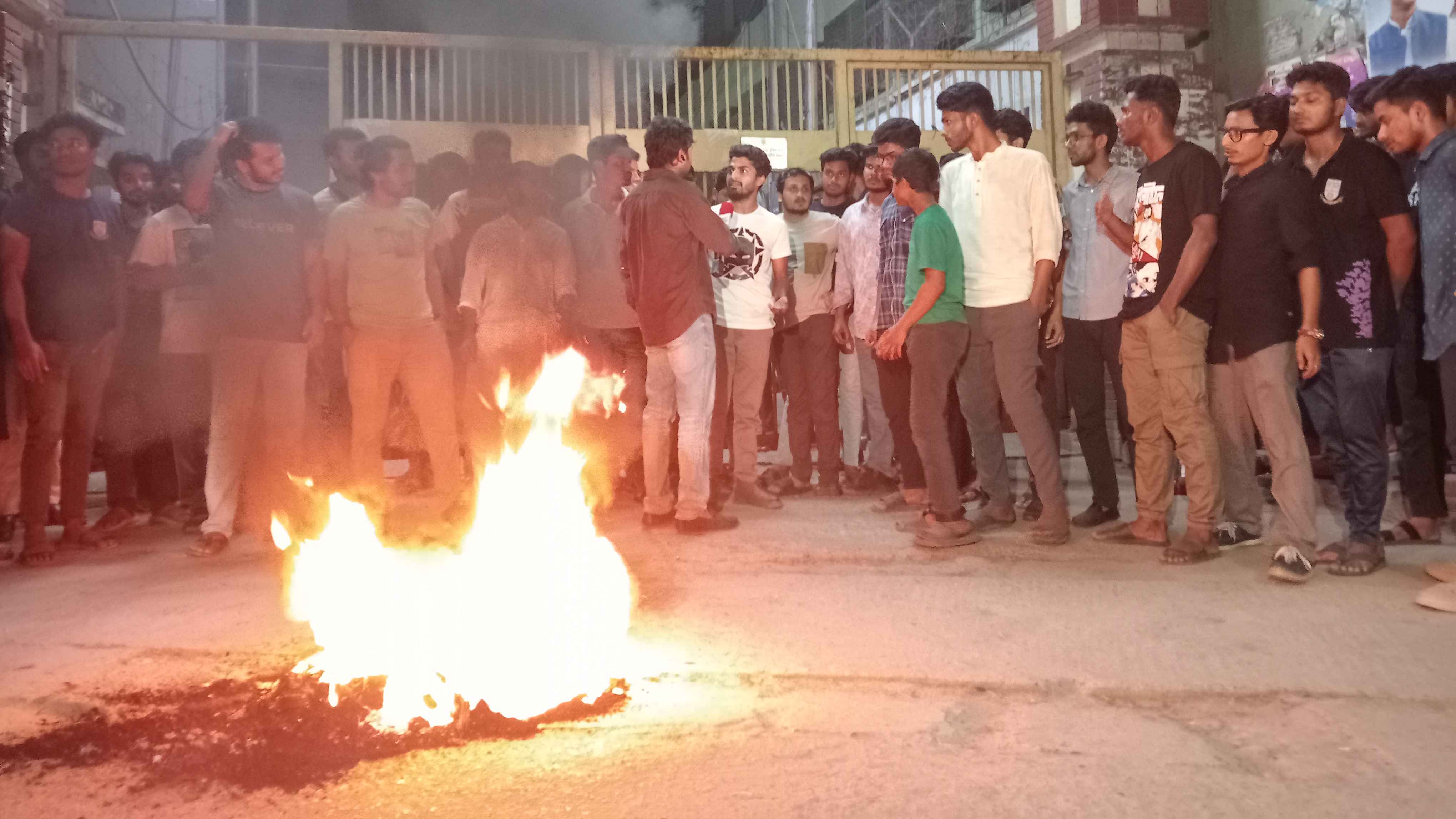 অবন্তিকার মৃত্যুতে বিক্ষোভ জাহাঙ্গীরনগর বিশ্ববিদ্যালয়ে