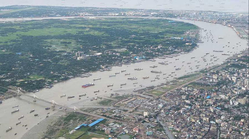 খননে প্রাণ ফিরে পাচ্ছে চট্টগ্রামের কর্ণফুলী নদী