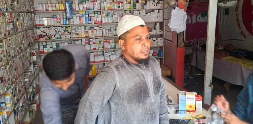 চিকিৎসক না হয়েও নিয়মিত রোগী দেখতেন, করতেন অস্ত্রোপচারও