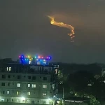 আকাশে মিসাইল সদৃশ বস্তু, আতঙ্ক পর্যটকদের