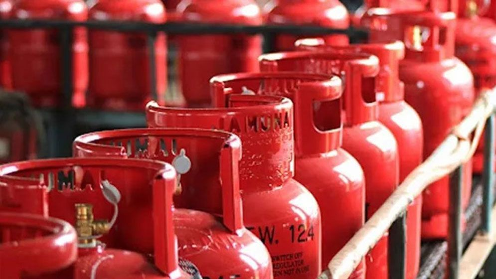 এক মাসে দ্বিতীয় দফা বাড়ল এলপিজির দাম, ১২ কেজি সিলিন্ডার এখন ১,৯৪০ টাকা