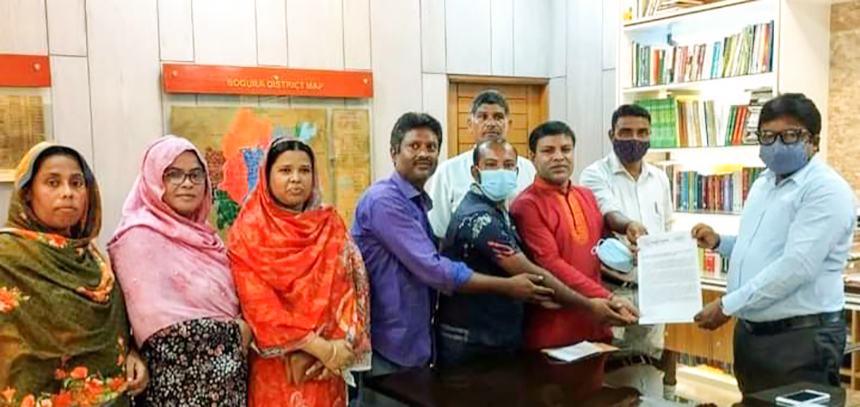 বগুড়া জেলা প্রশাসককে হেযবুত তওহীদের স্মারকলিপি প্রদান