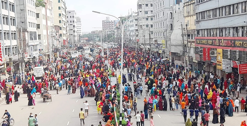 বেতন বৃদ্ধির দাবিতে ফের মিরপুরের রাস্তায় শ্রমিকরা