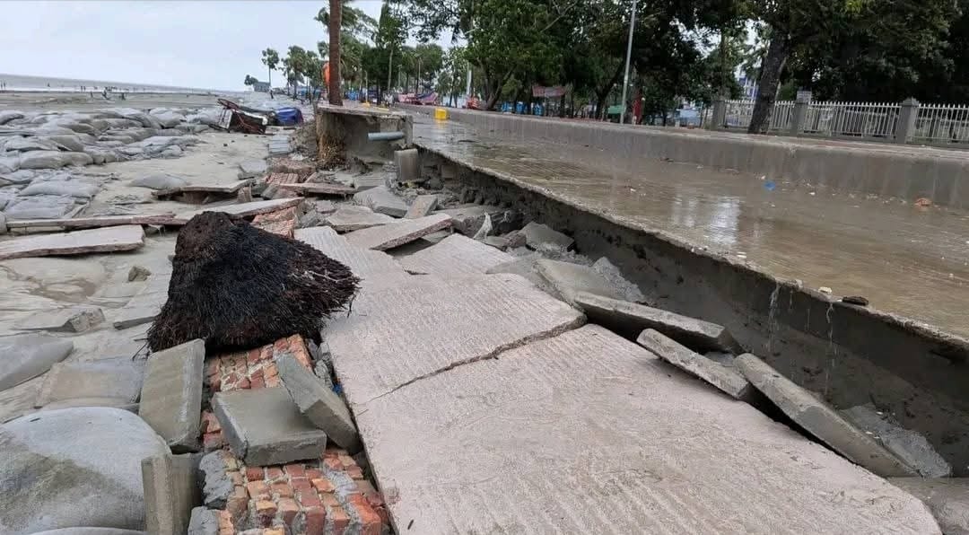 উদ্বোধনের আগেই সমুদ্রে বিলীন কুয়াকাটার মেরিন ড্রাইভ