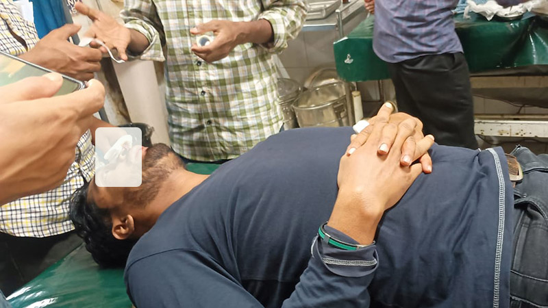 ফেনীতে গভীর রাতে সাংবাদিক সুজনের ওপর সন্ত্রাসী হামলা