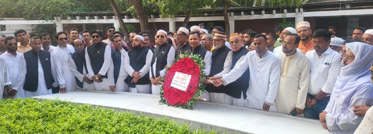 বঙ্গবন্ধুর সমাধিতে আমতলী উপজেলা আ.লীগের নবগঠিত কমিটির শ্রদ্ধা
