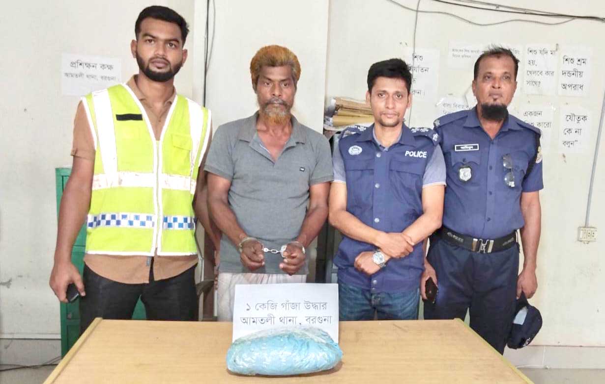 আমতলীতে পৃথক অভিযানে মাদক কারবারি গ্রেফতার