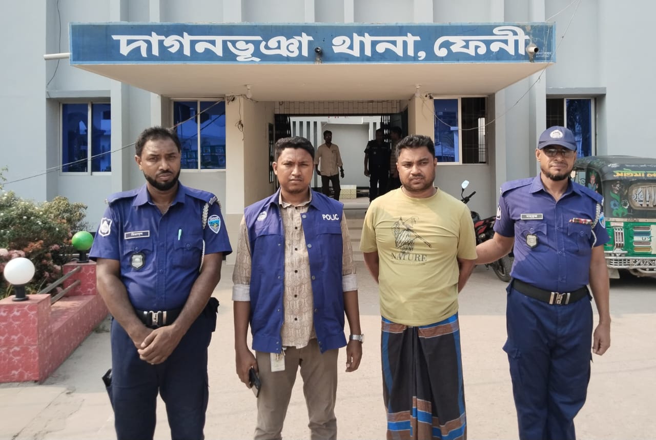 ফেনীতে গ্রাহকের টাকা আত্মসাতের ঘটনায় সাউথ ইস্ট ব্যাংকের কর্মকর্তা গ্রেপ্তার