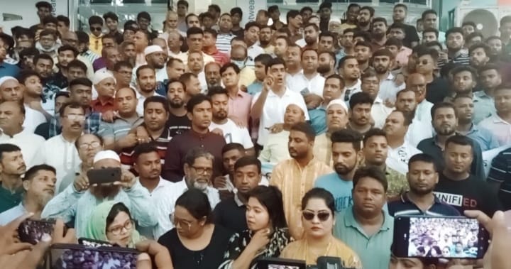 শেখ হাসিনাকে হত্যার হুমকির প্রতিবাদে আশুলিয়ায় বিক্ষোভ-মিছিল