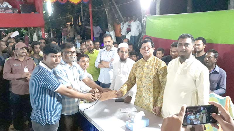 সালথায় বিভিন্ন পূজা মন্ডব পরিদর্শন ও আর্থিক অনুদান দিলেন মেজর আতমা হালিম