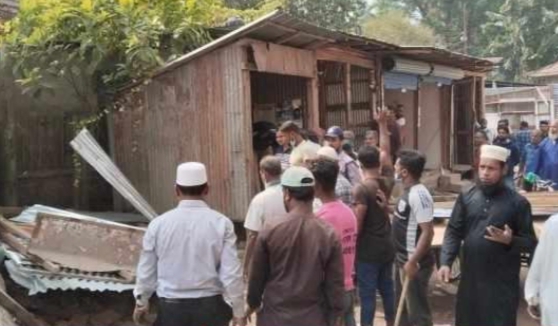 বরিশালে লিখিত নোটিশ ছাড়াই ভেঙে দেওয়া হলো ১০ দোকান