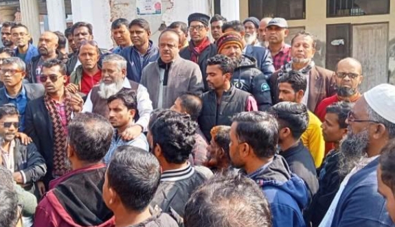 বরিশালে আ.লীগের সন্ত্রাস ও নৈরাজ্যের বিরুদ্ধে বিএনপির বিক্ষোভ