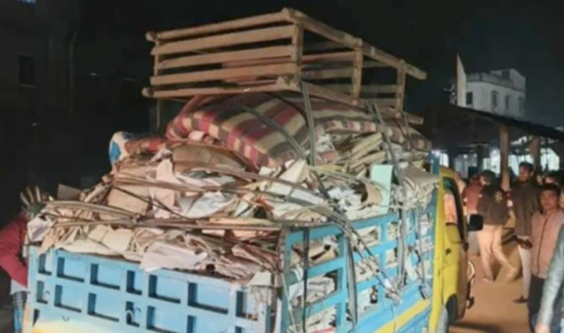 বরিশালে শিক্ষা প্রকৌশল অধিদপ্তরের সন্দেহজনক কাগজপত্রসহ দুই ট্রাক জব্দ