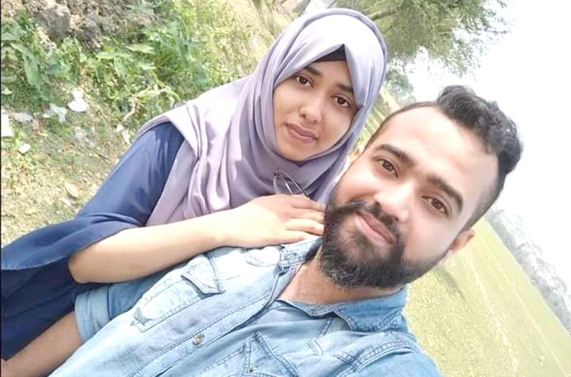 ফেসবুকে পোস্ট করে পার্কে ঘুরতে নিয়ে স্ত্রীকে ছুরিকাঘাতে খুন, থানায় আত্মসমর্পণ