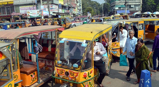 বরিশালে কমছে না তীব্র যানজট, বাড়ছে সড়ক দুর্ঘটনা: পথচারীদের ভোগান্তি