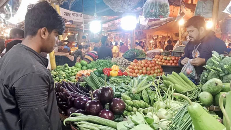 বরিশালে ভাঙেনি বাজার সিন্ডিকেট, নিত্যপণ্যের দাম বাড়ছেই