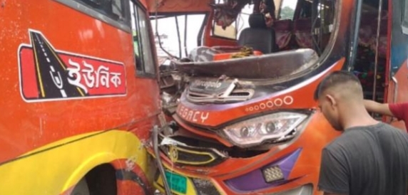 বরিশালে যাত্রীবাহী দুই বাসের মুখোমুখি সংঘর্ষে আহত ১১ জন