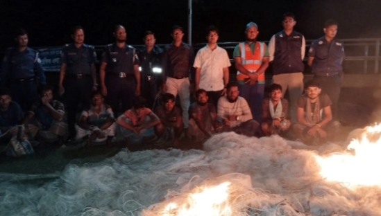 বরিশালে বিপুল পরিমাণ অবৈধ জাল জব্দ, কারাগারে ১২৯ জেলে